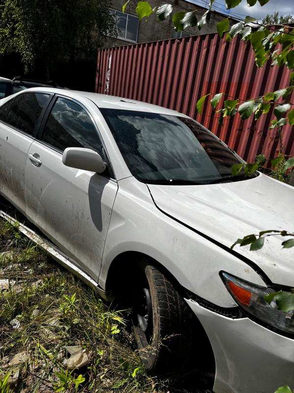   TOYOTA CAMRY 2011 ..